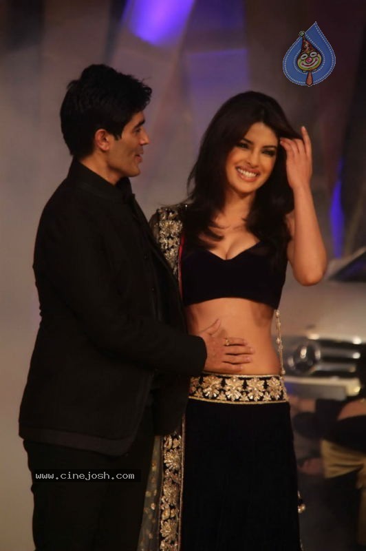 Bolly Celebs at People Magazine Best Dressed Awards 2011 - 11 / 58 photos