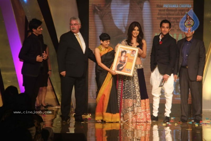 Bolly Celebs at People Magazine Best Dressed Awards 2011 - 19 / 58 photos
