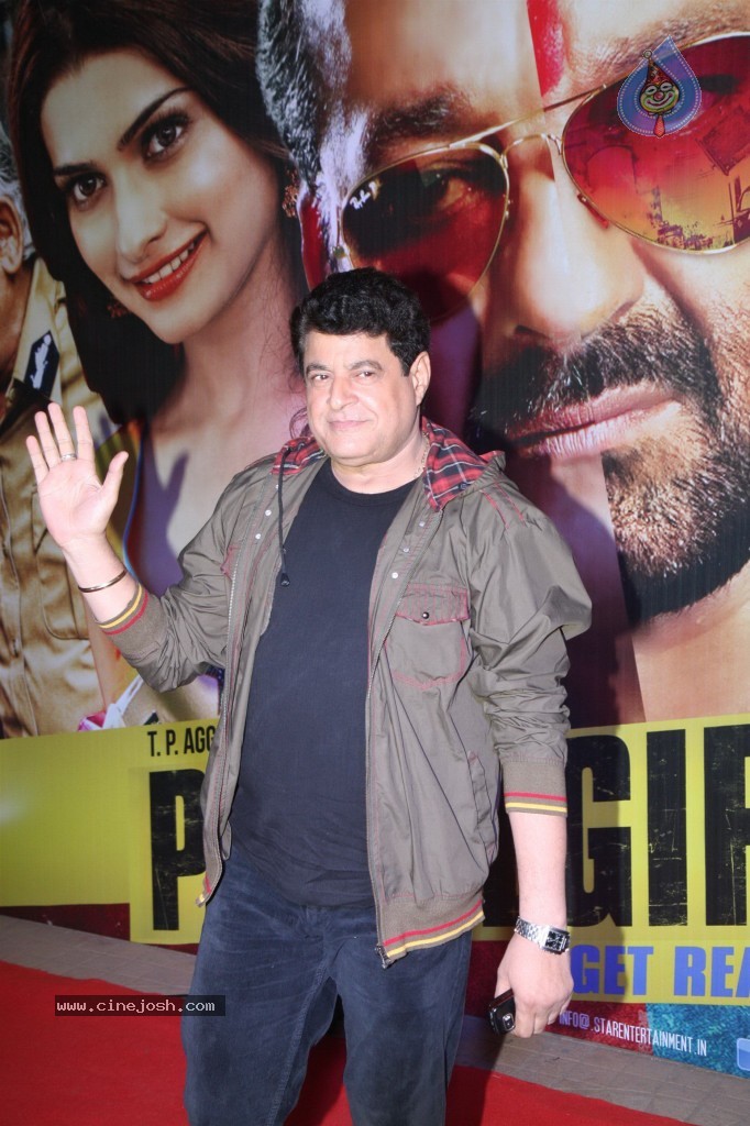 Bolly Celebs at Policegiri Premiere Show - 17 / 106 photos