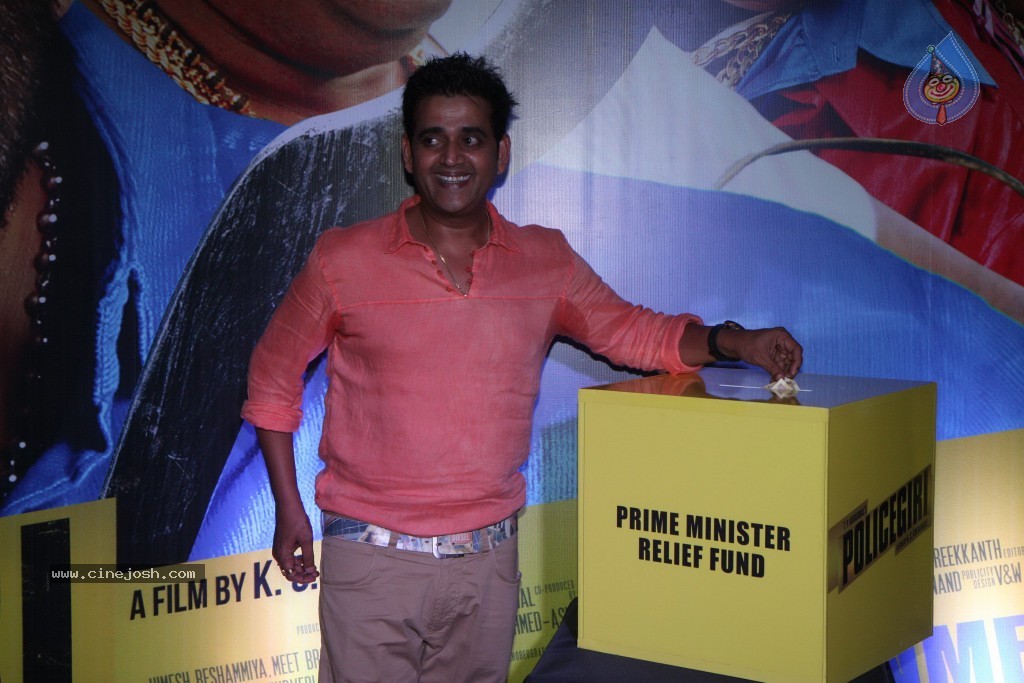 Bolly Celebs at Policegiri Premiere Show - 29 / 106 photos