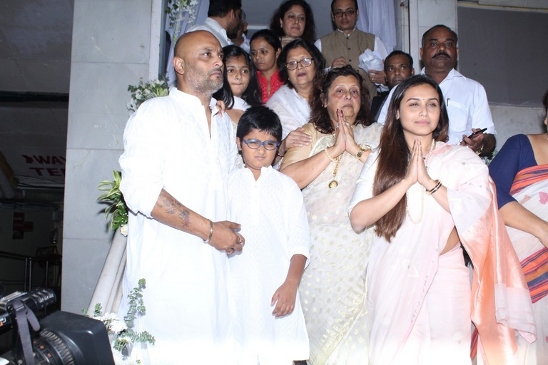 Bollywood Celebrities at Prayer Meeting of Ram Mukherjee - 13 / 74 photos