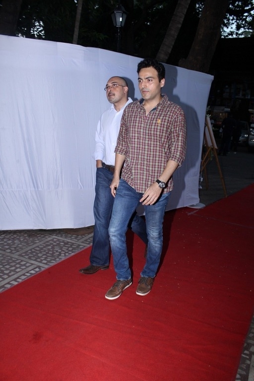 Bollywood Celebrities at Prayer Meeting of Ram Mukherjee - 34 / 74 photos