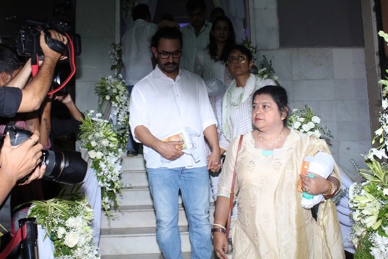 Bollywood Celebrities at Prayer Meeting of Ram Mukherjee - 53 / 74 photos