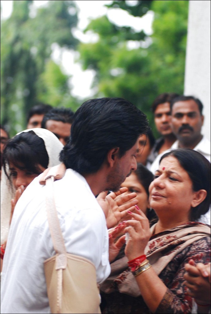 Bolly Celebs at Priyanka Chopra Father Funeral - 2 / 115 photos