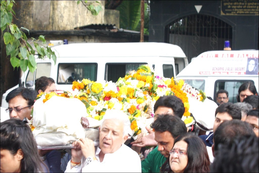 Bolly Celebs at Priyanka Chopra Father Funeral - 5 / 115 photos