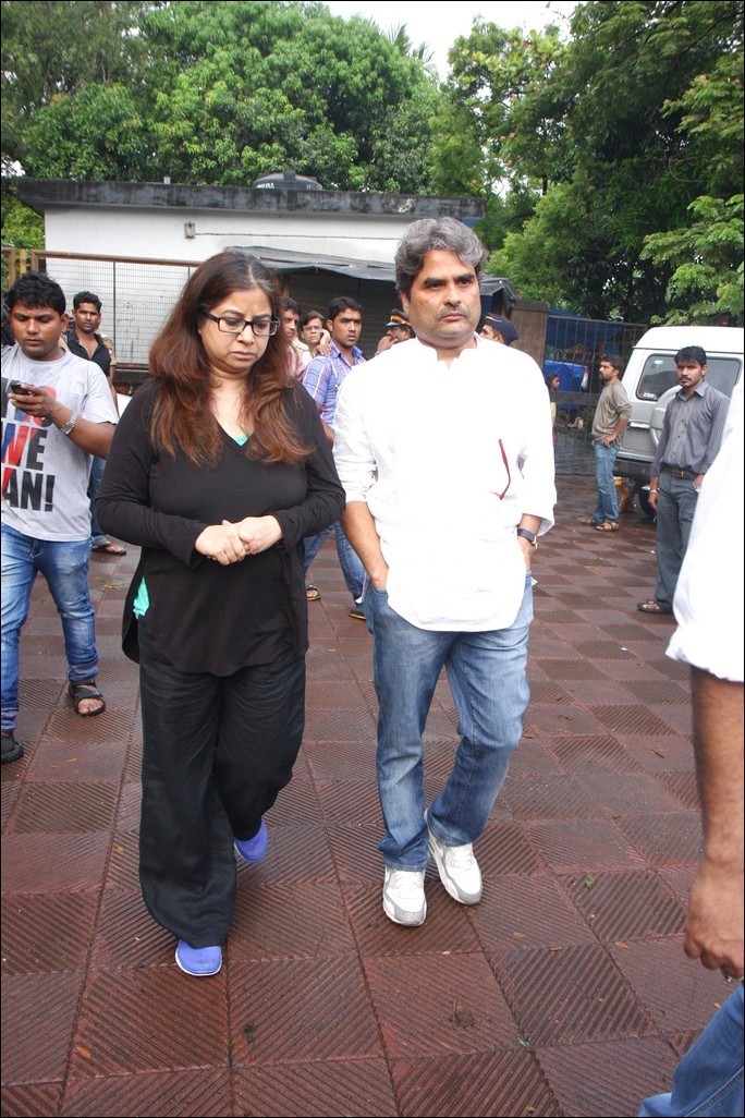 Bolly Celebs at Priyanka Chopra Father Funeral - 31 / 115 photos