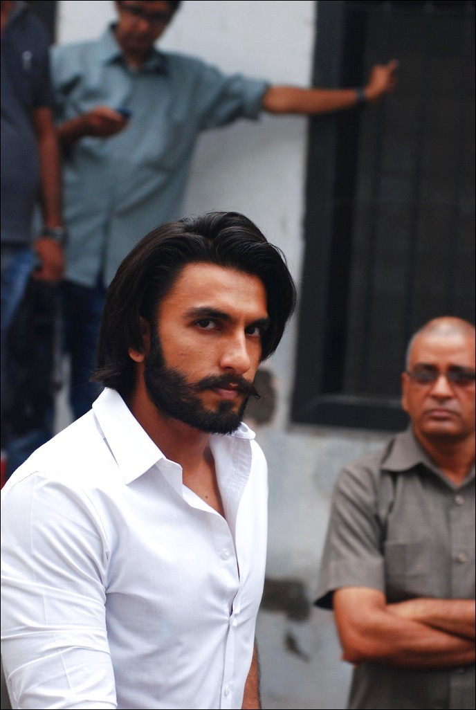 Bolly Celebs at Priyanka Chopra Father Funeral - 34 / 115 photos