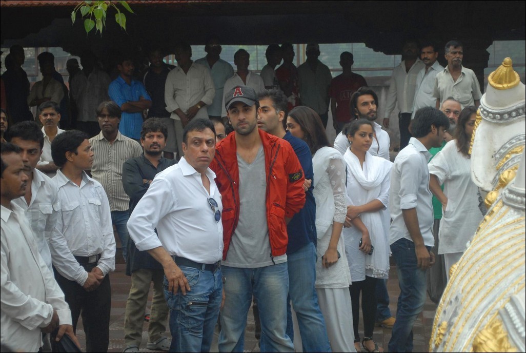 Bolly Celebs at Priyanka Chopra Father Funeral - 35 / 115 photos