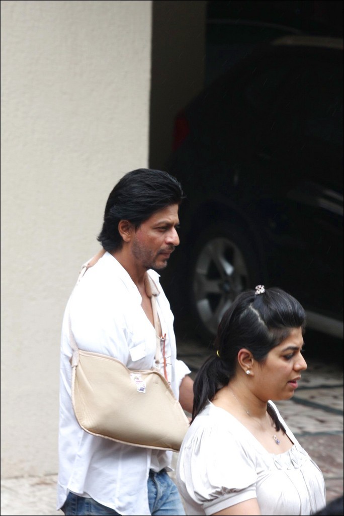 Bolly Celebs at Priyanka Chopra Father Funeral - 66 / 115 photos