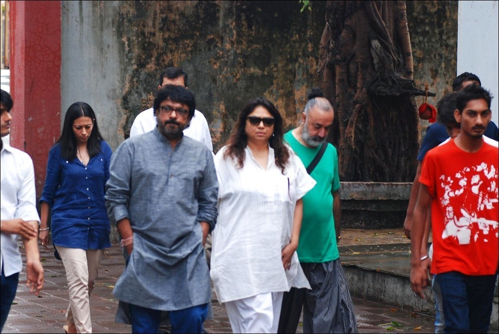 Bolly Celebs at Priyanka Chopra Father Funeral - 75 / 115 photos