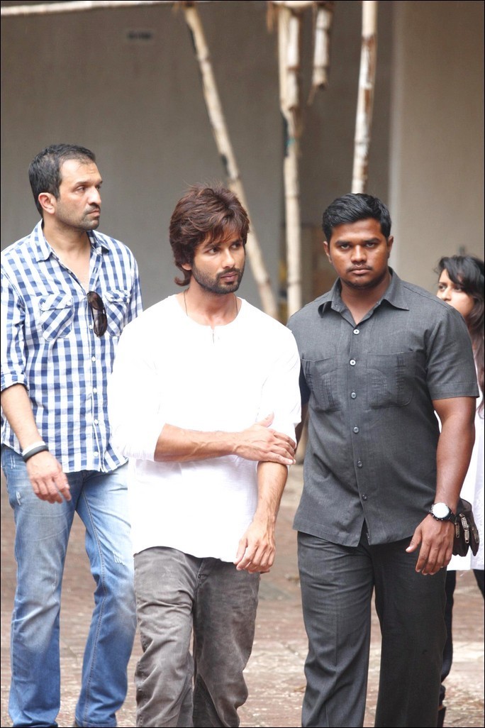Bolly Celebs at Priyanka Chopra Father Funeral - 86 / 115 photos