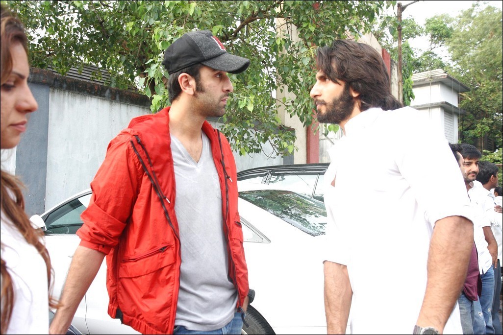 Bolly Celebs at Priyanka Chopra Father Funeral - 96 / 115 photos