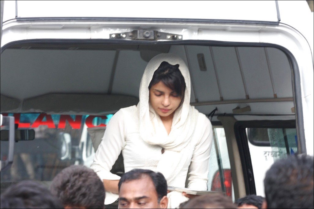 Bolly Celebs at Priyanka Chopra Father Funeral - 101 / 115 photos