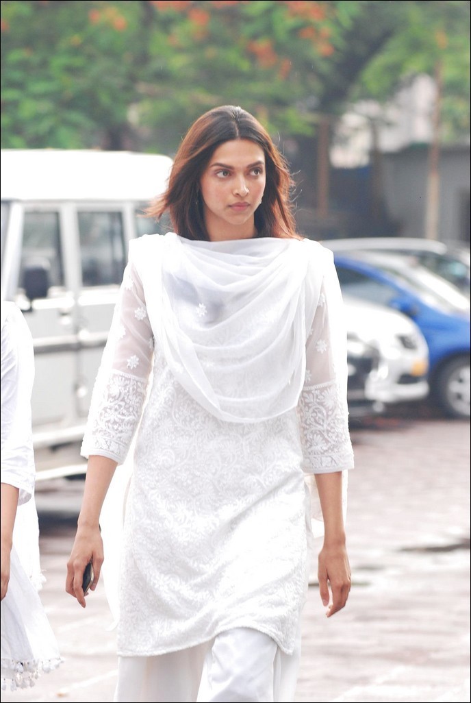 Bolly Celebs at Priyanka Chopra Father Funeral - 114 / 115 photos