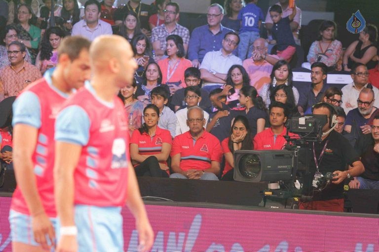 Bolly Celebs at Pro Kabaddi League Match Photos - 21 / 39 photos