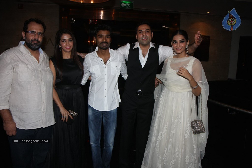 Bolly Celebs at Raanjhanaa Success Party - 5 / 70 photos
