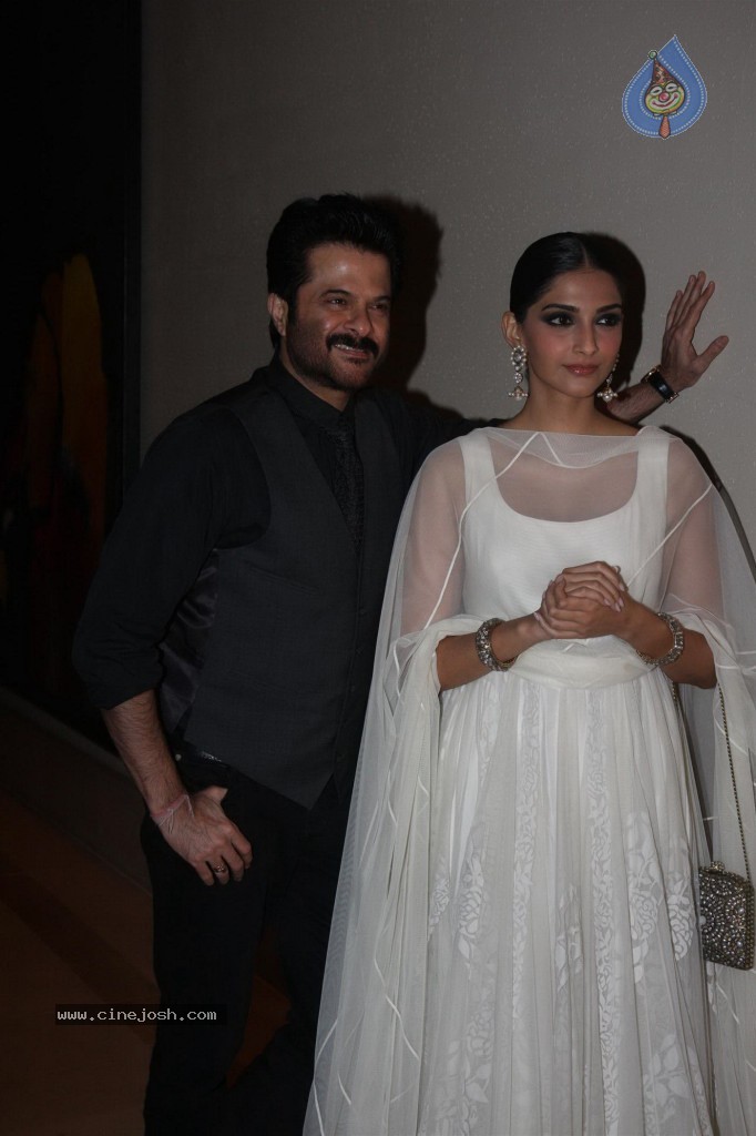 Bolly Celebs at Raanjhanaa Success Party - 13 / 70 photos