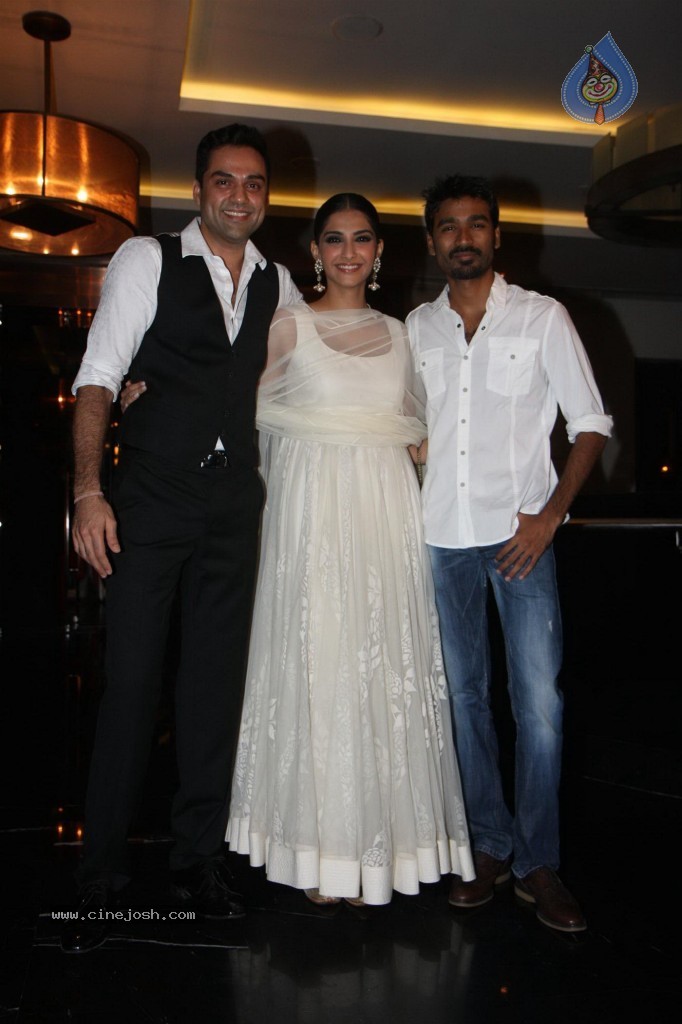 Bolly Celebs at Raanjhanaa Success Party - 54 / 70 photos
