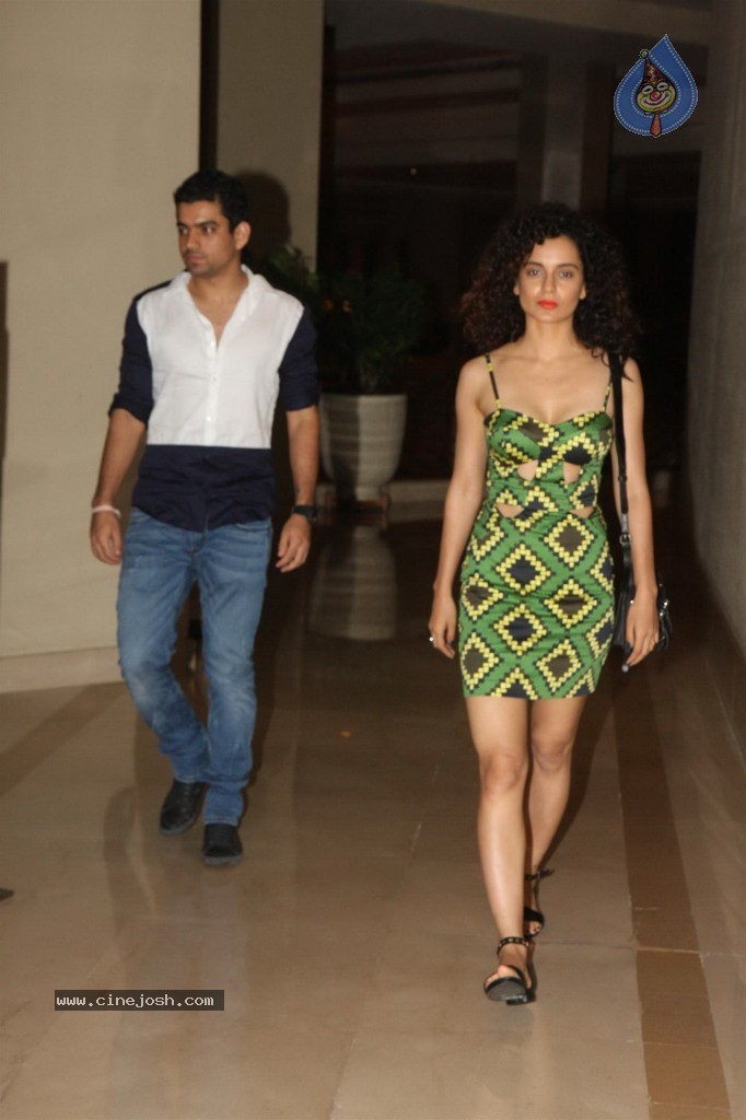 Bolly Celebs at Raanjhanaa Success Party - 65 / 70 photos