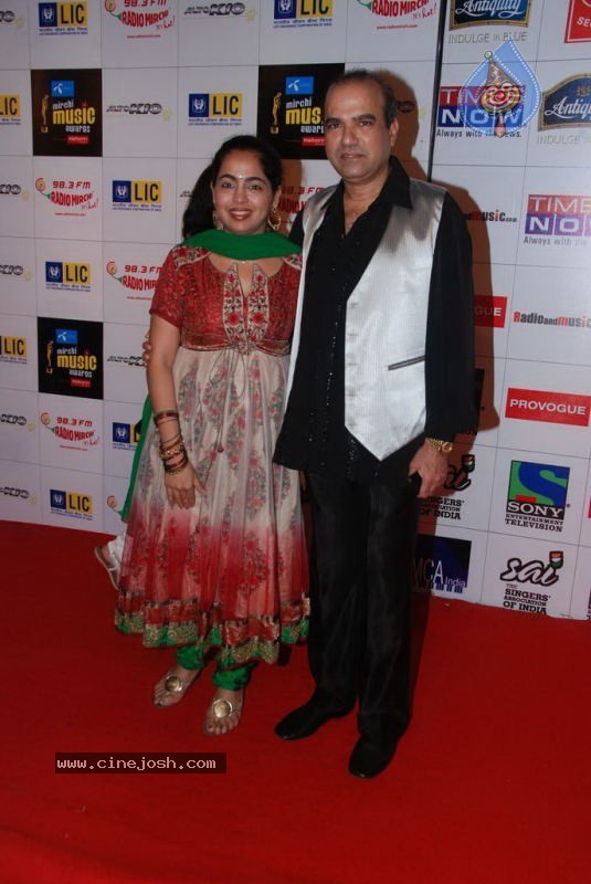 Bolly Celebs at Radio Mirchi Music Awards - 23 / 126 photos