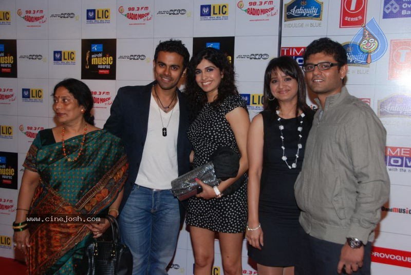 Bolly Celebs at Radio Mirchi Music Awards - 24 / 126 photos