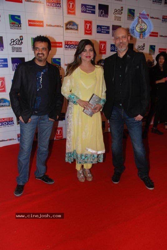 Bolly Celebs at Radio Mirchi Music Awards - 25 / 126 photos
