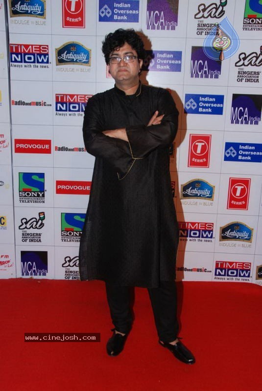 Bolly Celebs at Radio Mirchi Music Awards - 27 / 126 photos