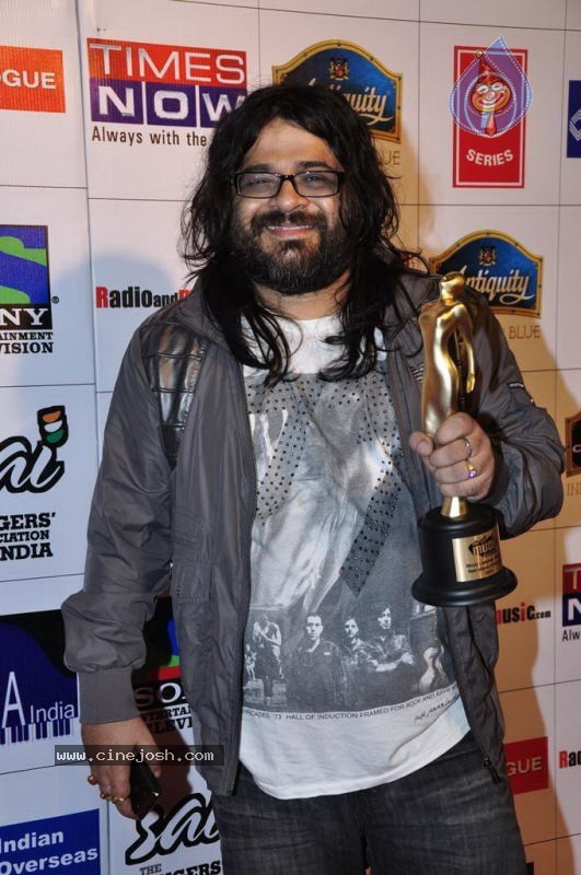 Bolly Celebs at Radio Mirchi Music Awards - 41 / 126 photos