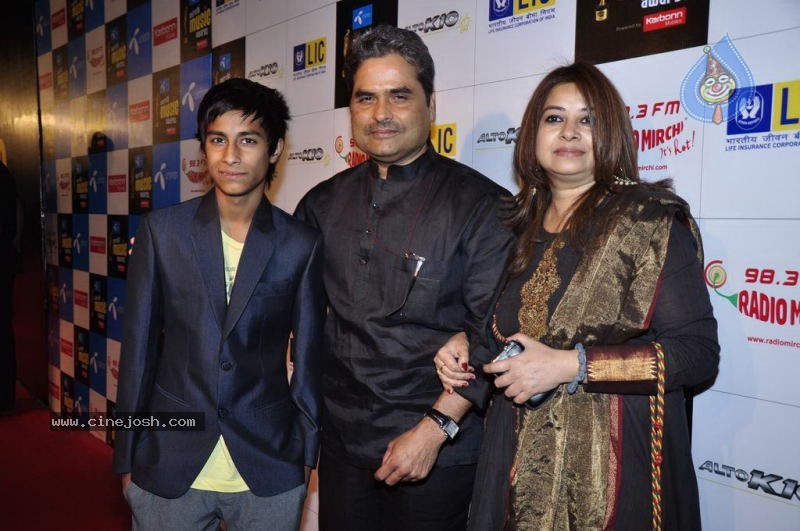 Bolly Celebs at Radio Mirchi Music Awards - 48 / 126 photos