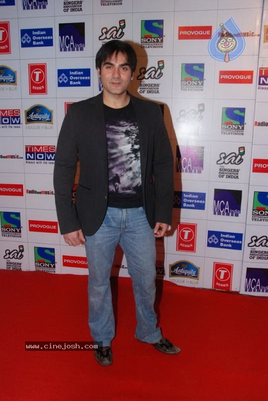 Bolly Celebs at Radio Mirchi Music Awards - 61 / 126 photos