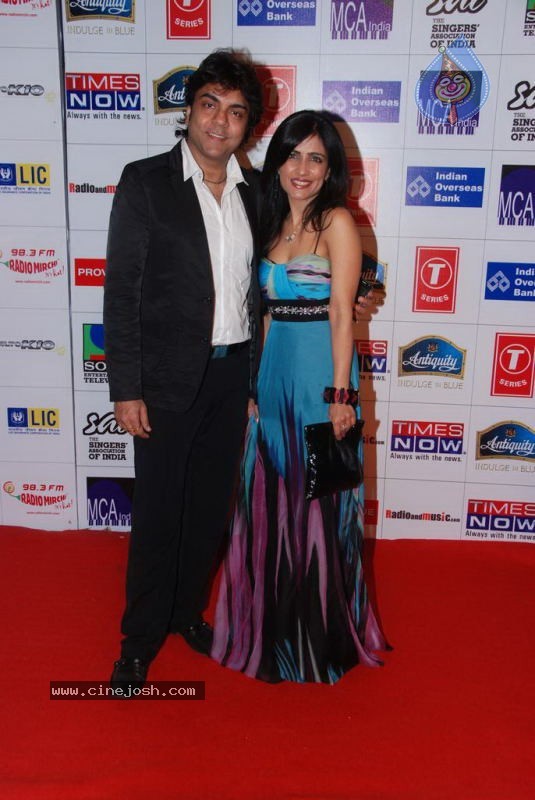Bolly Celebs at Radio Mirchi Music Awards - 82 / 126 photos