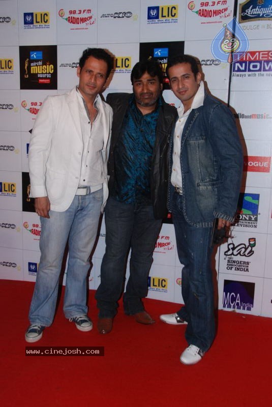 Bolly Celebs at Radio Mirchi Music Awards - 93 / 126 photos