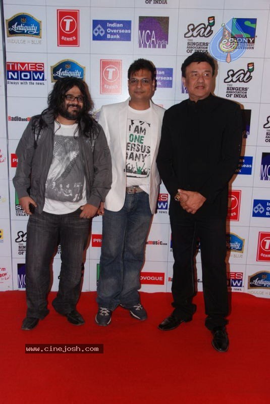 Bolly Celebs at Radio Mirchi Music Awards - 102 / 126 photos