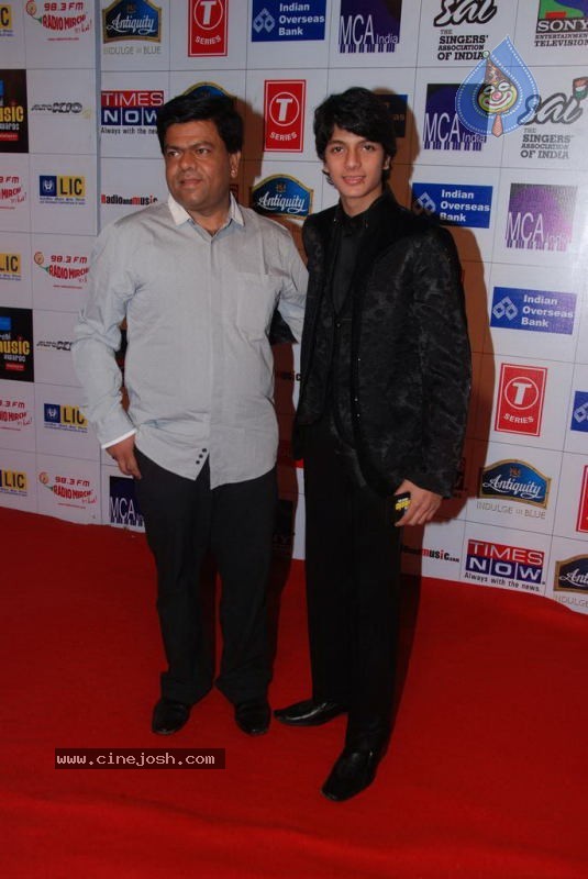 Bolly Celebs at Radio Mirchi Music Awards - 114 / 126 photos