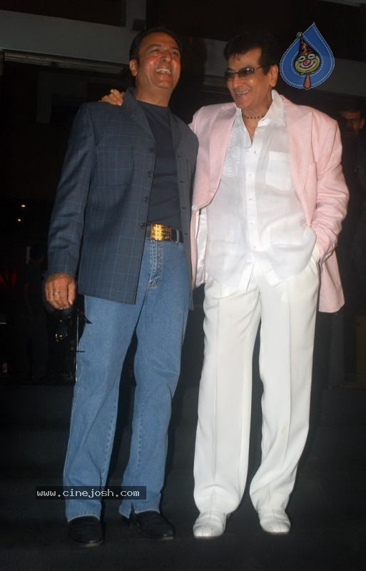 Bolly Celebs at Ragini MMS Movie Premiere - 5 / 56 photos
