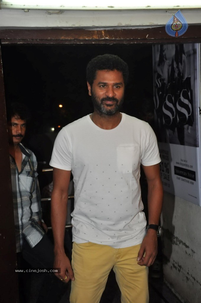 Bolly Celebs at Ramaiya Vastavaiya Special Show - 3 / 79 photos