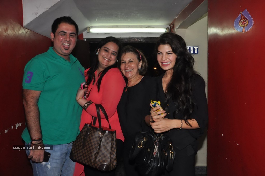 Bolly Celebs at Ramaiya Vastavaiya Special Show - 12 / 79 photos