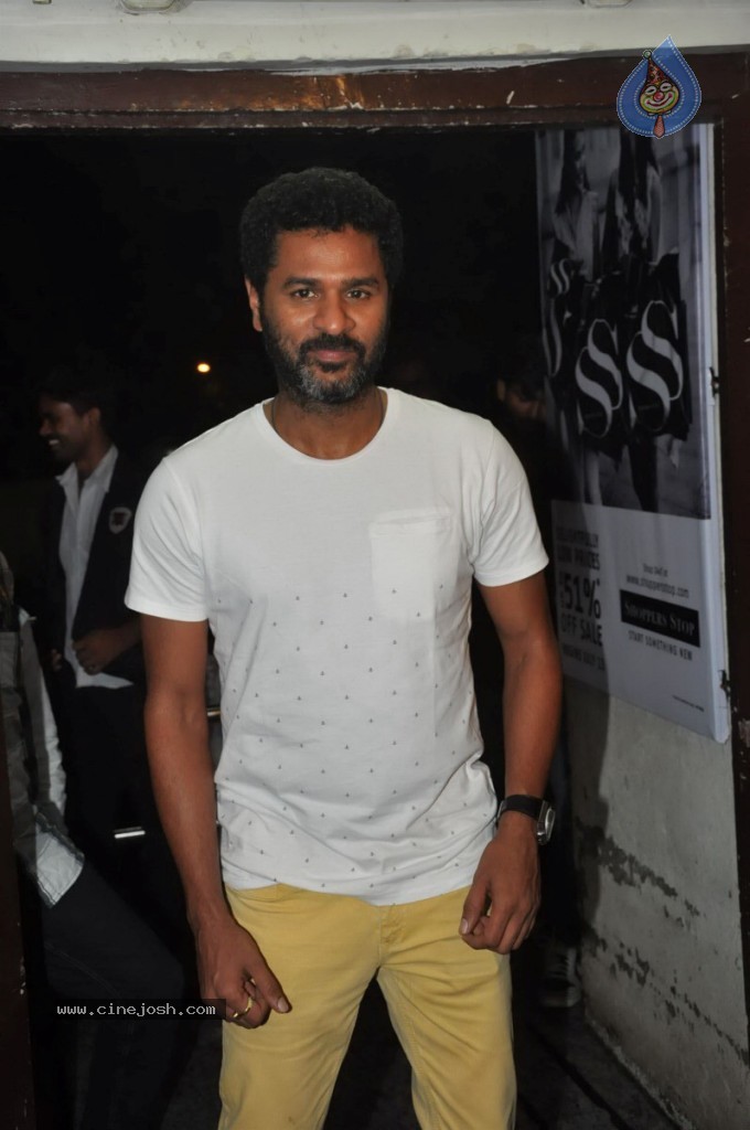 Bolly Celebs at Ramaiya Vastavaiya Special Show - 20 / 79 photos