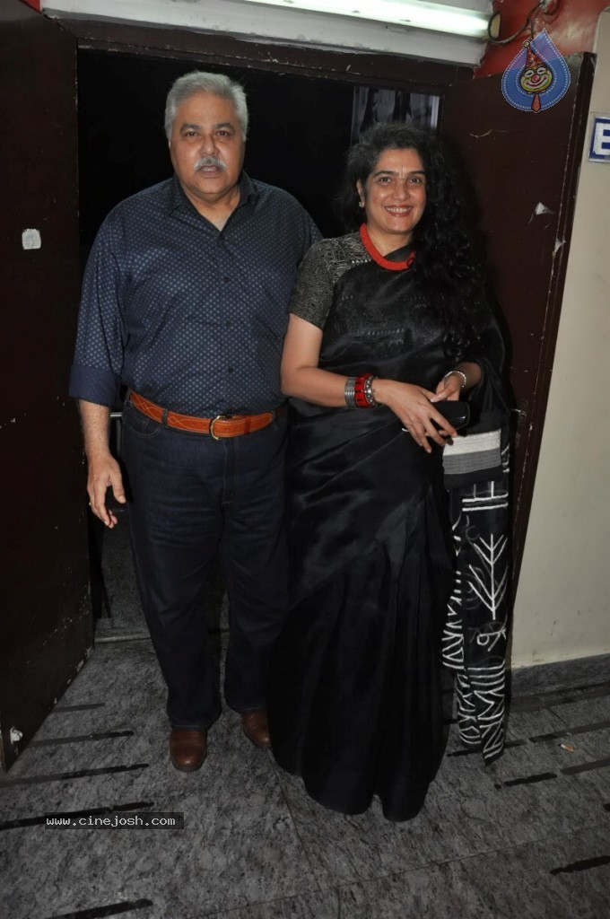 Bolly Celebs at Ramaiya Vastavaiya Special Show - 22 / 79 photos