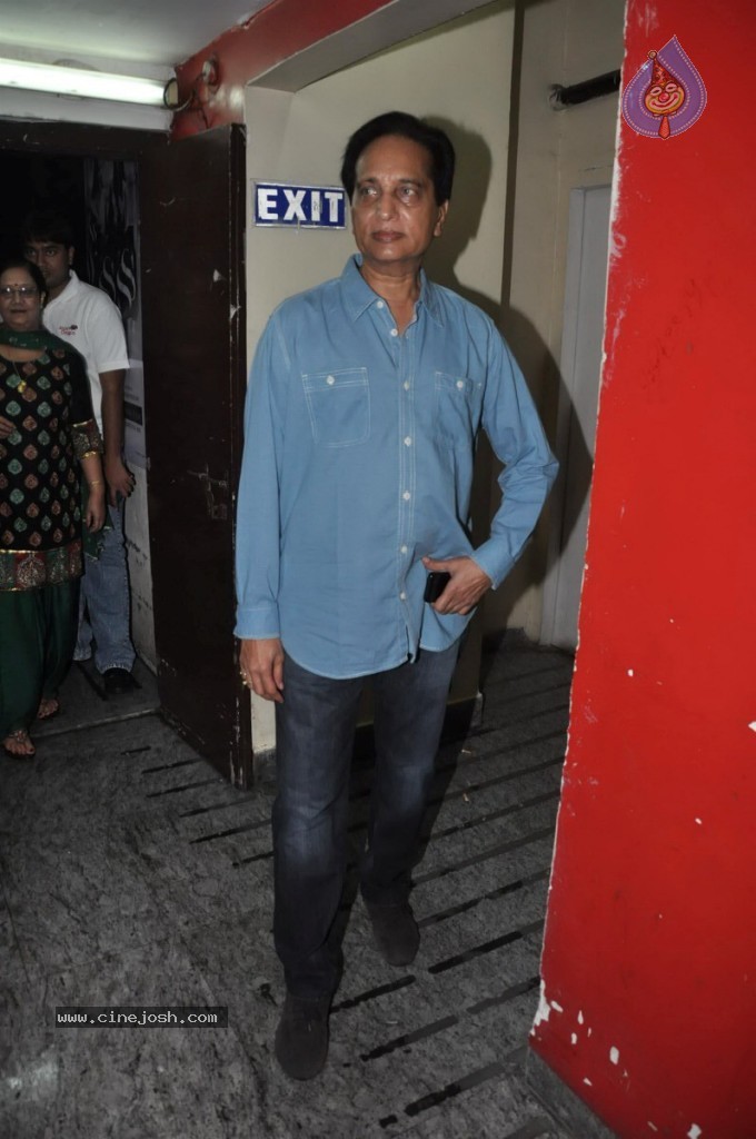 Bolly Celebs at Ramaiya Vastavaiya Special Show - 32 / 79 photos