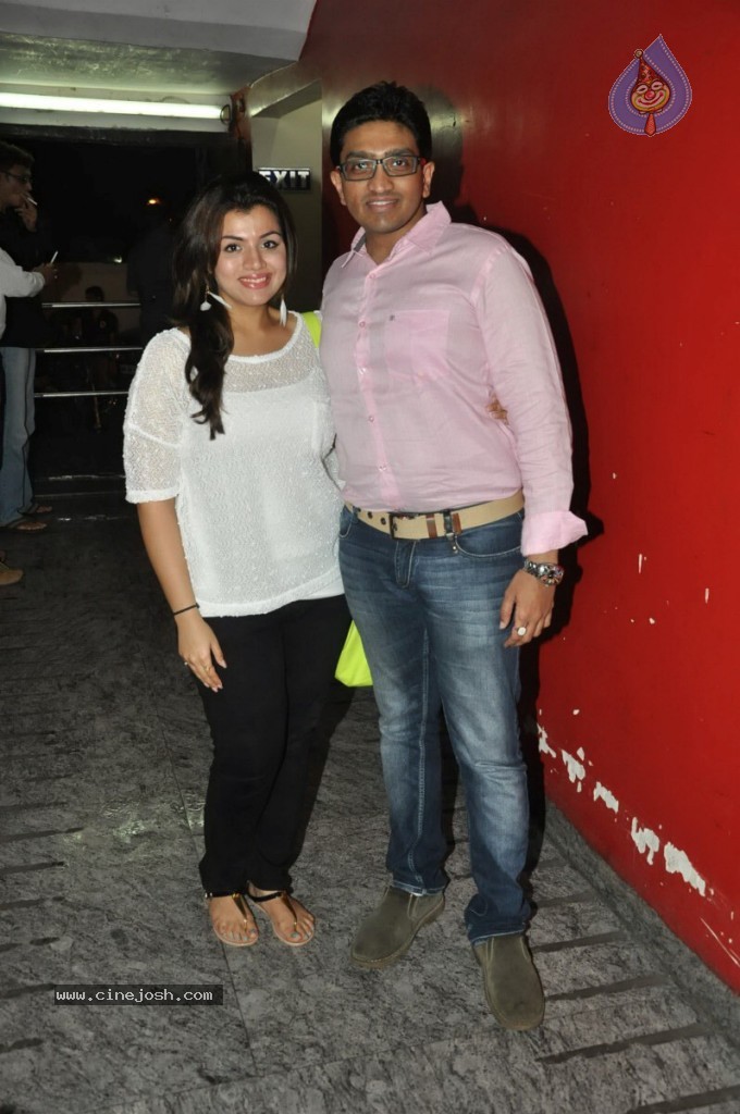 Bolly Celebs at Ramaiya Vastavaiya Special Show - 51 / 79 photos