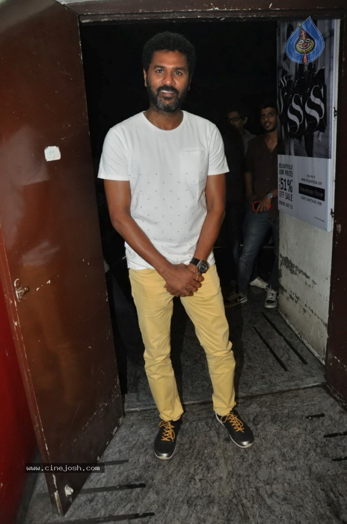 Bolly Celebs at Ramaiya Vastavaiya Special Show - 57 / 79 photos