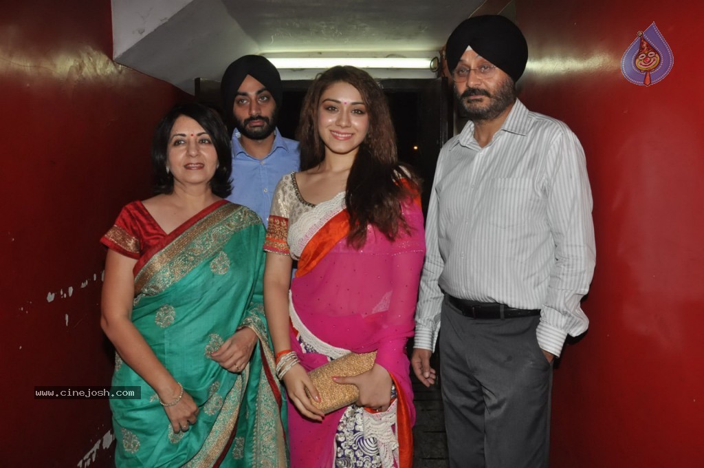 Bolly Celebs at Ramaiya Vastavaiya Special Show - 64 / 79 photos