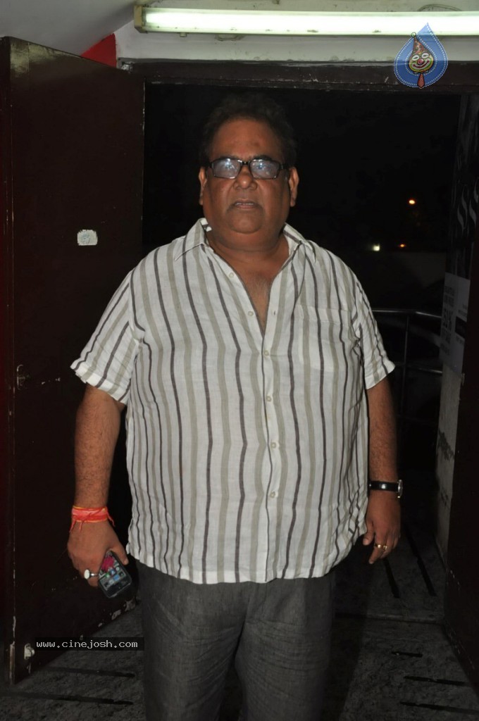 Bolly Celebs at Ramaiya Vastavaiya Special Show - 70 / 79 photos