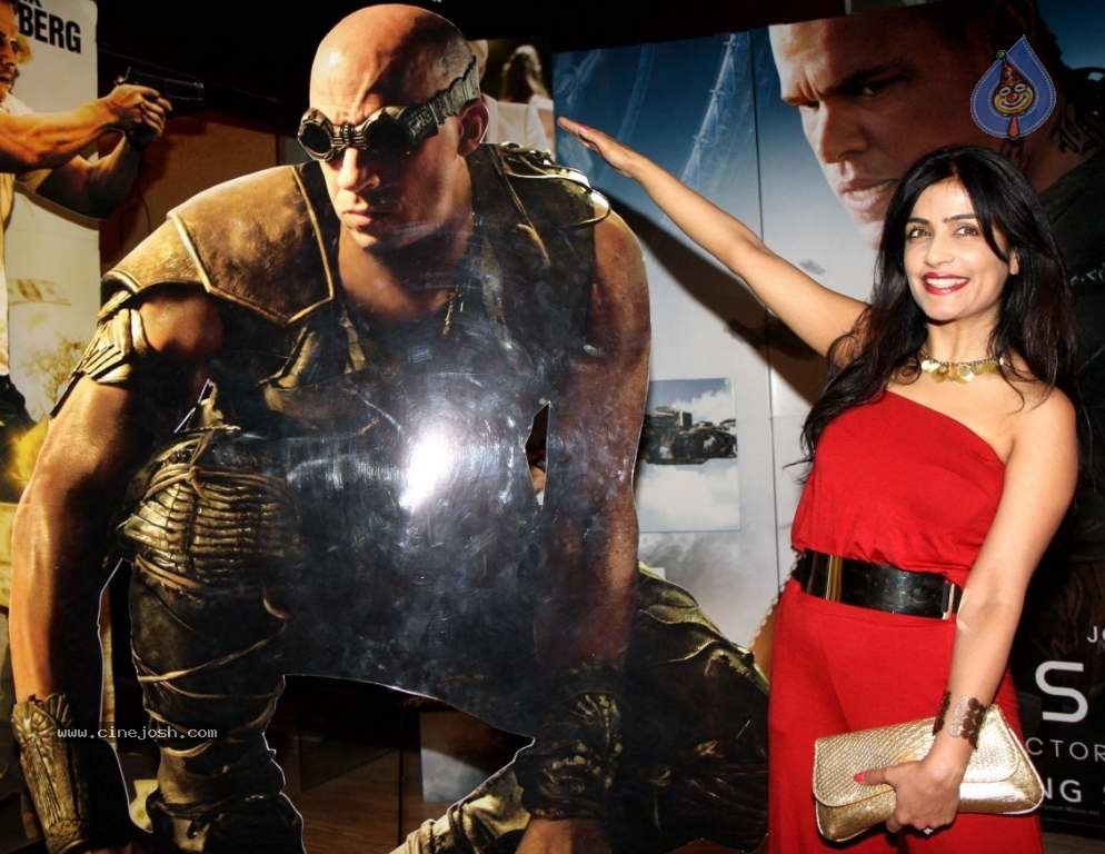 Bolly Celebs at Riddick Premiere - 19 / 28 photos