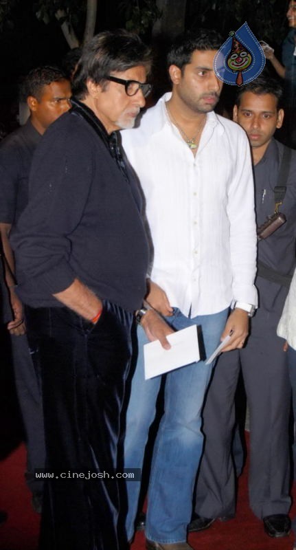 Bolly Celebs at Robot Premiere - 4 / 70 photos
