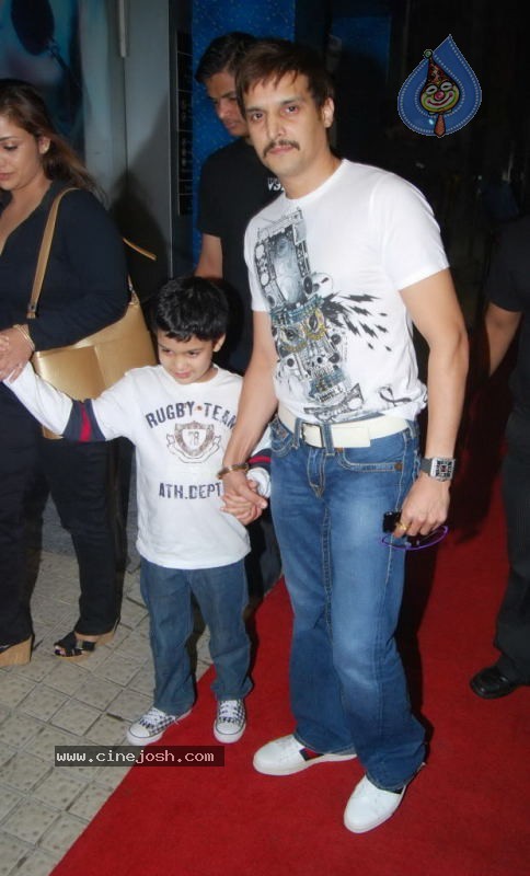 Bolly Celebs at Robot Premiere - 6 / 70 photos