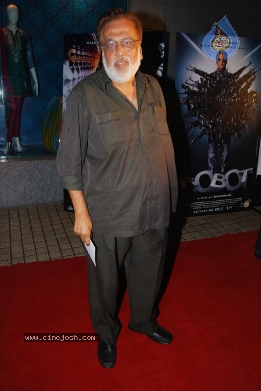 Bolly Celebs at Robot Premiere - 7 / 70 photos
