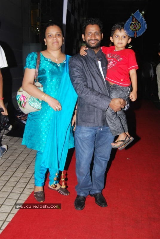 Bolly Celebs at Robot Premiere - 36 / 70 photos