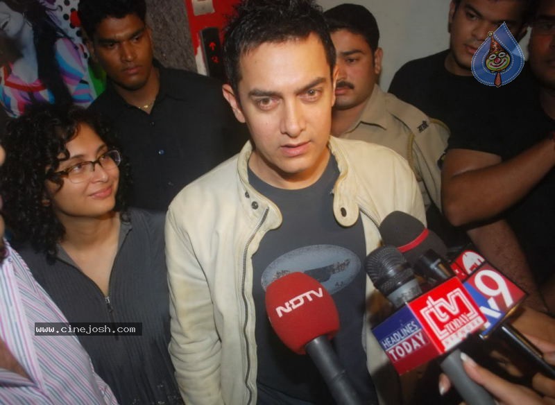 Bolly Celebs at Robot Premiere - 48 / 70 photos